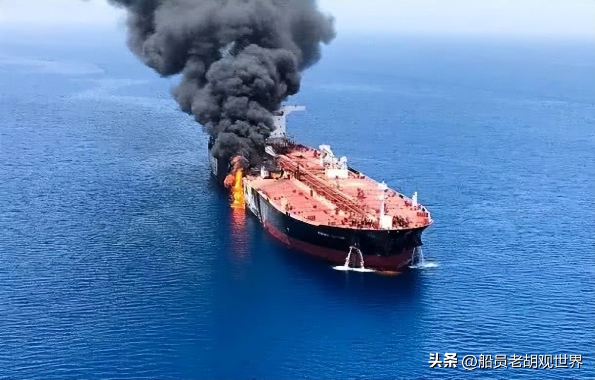 沙特750吨油船,装载30吨石油