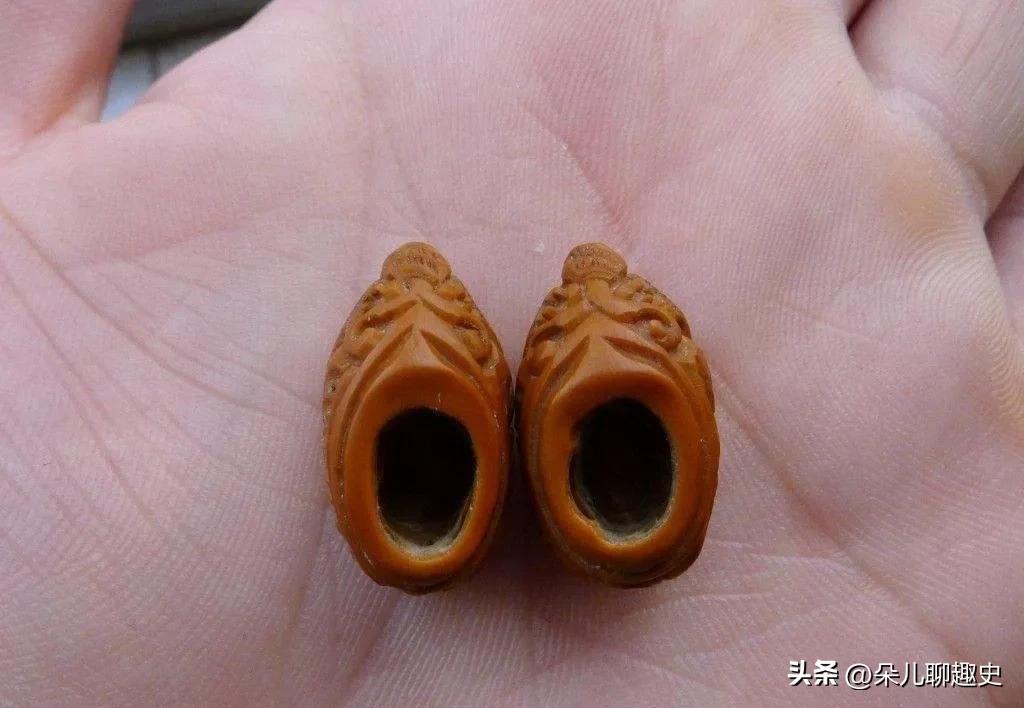 74岁大爷带小鞋鉴宝视频,大爷带三寸金莲鉴宝