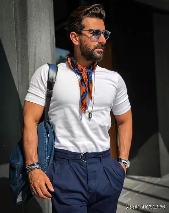 男士冰丝短袖t恤圆领,男士商务休闲短袖t恤搭配技巧