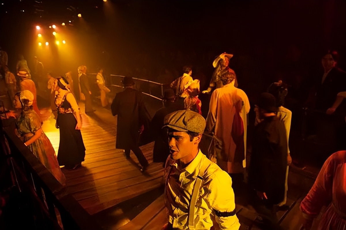 最赚钱的十大大学专业排名2015,美国最烧钱的大学