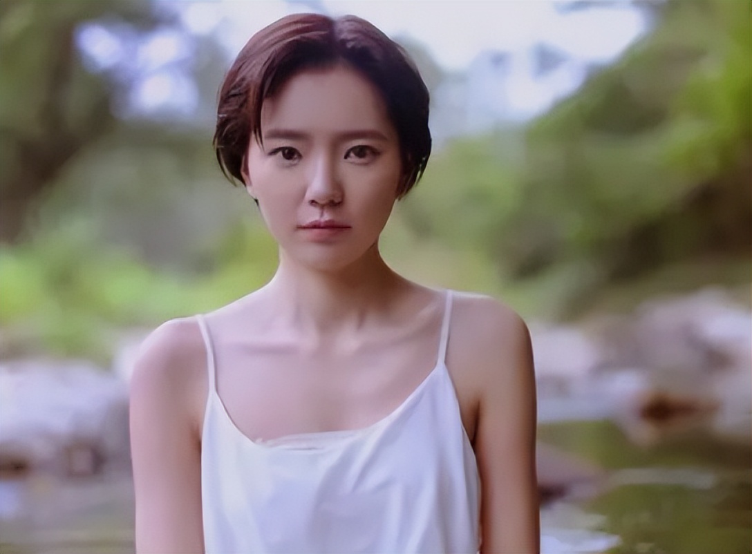 阴道有白色泡沫是什么症状,女性尿液有白色泡沫是怎么回事