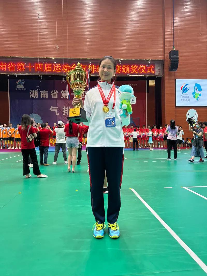 奥运冠军一家三口,一家三口同一天得到荣誉