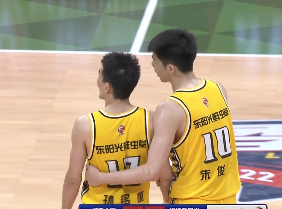 赵继伟辽篮对话视频,辽宁男篮赵继伟张镇麟连线