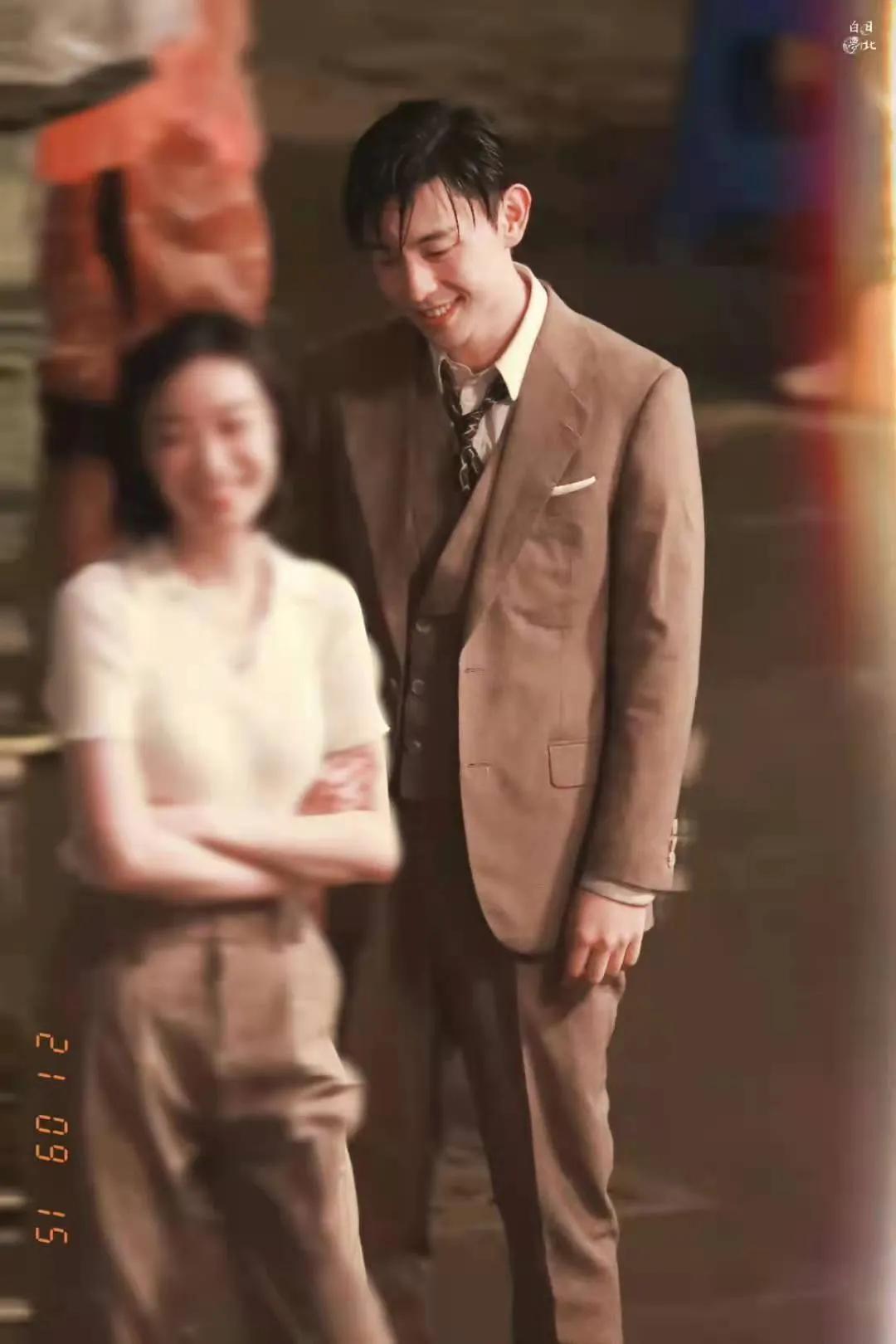 邓伦现状罕见曝光！留起胡子略显沧桑，粉丝围观人气高