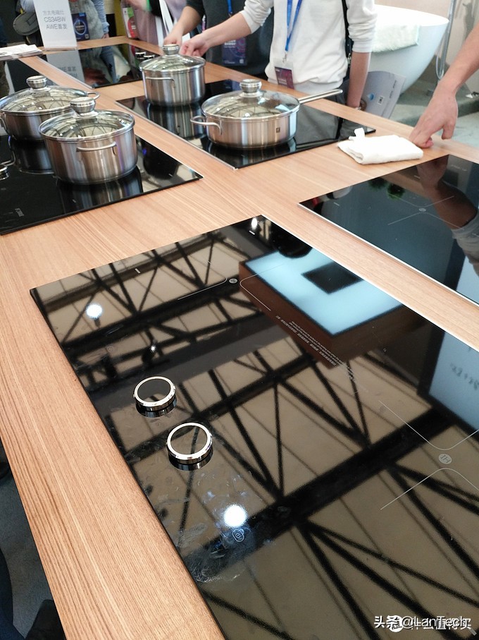 暴走两万步！海量图片带你游览2017年AWE家电展