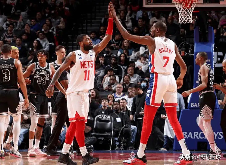 姆巴佩看篮网比赛欧文扣篮,姆巴佩来篮网主场欧文