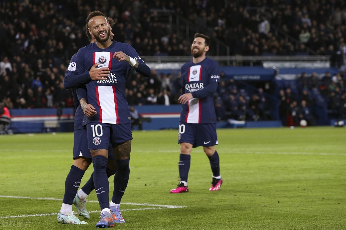 内马尔被犯规红牌多少次,内马尔9次被犯规裁判给黄牌了吗