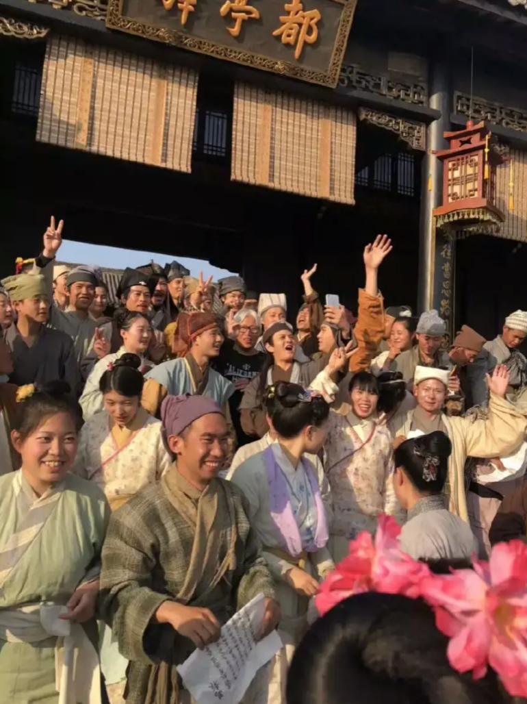 横店20万群演真实现状,横店20万群众演员现状