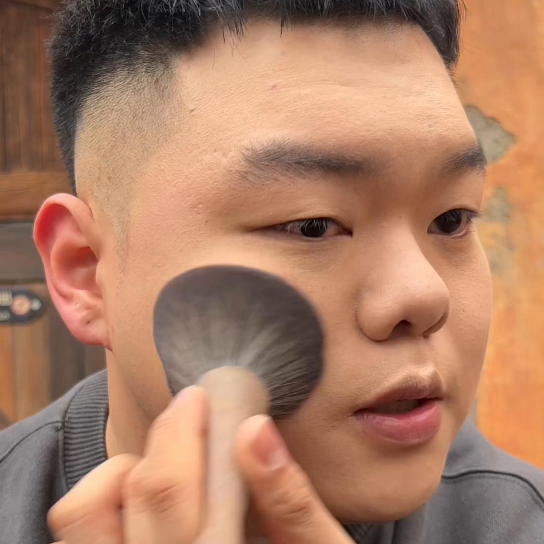 雅诗兰黛dw粉底液试色报告,雅诗兰黛dw粉底2c0测评