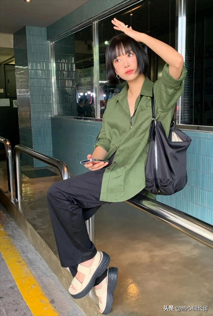 t恤加上立体感强的衬衫气场全开,女式短袖t恤衬衫