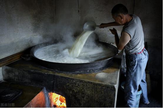 刚做出来的豆腐怎么做好吃,卤水豆腐一斤黄豆出几斤豆腐
