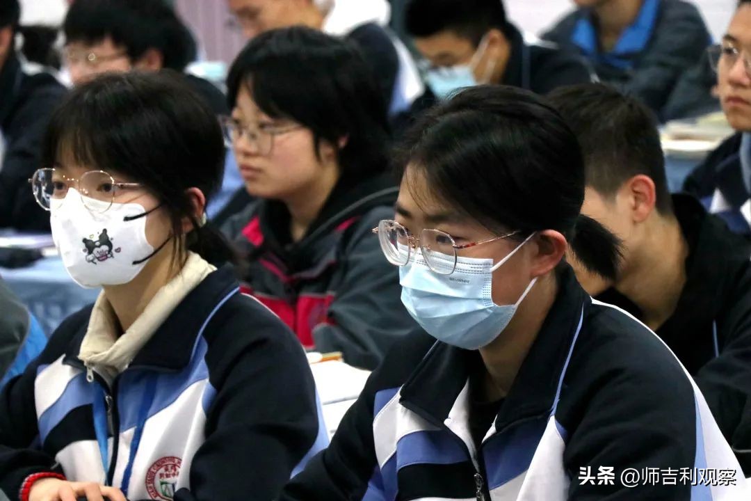 咸阳彩虹高中五四青年节,清明缅怀先烈致敬英雄主题班会