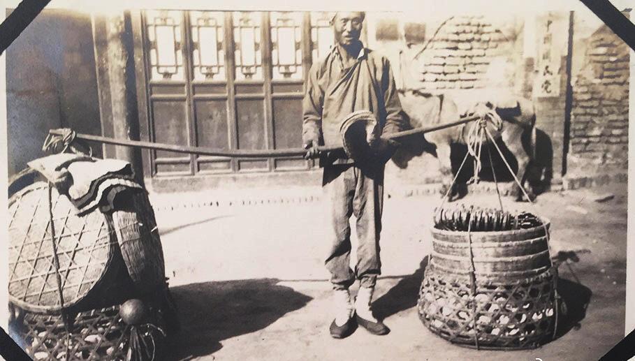 羞耻与痛苦：30张老照片记录纳粹强迫妇女脱衣的残忍场景！