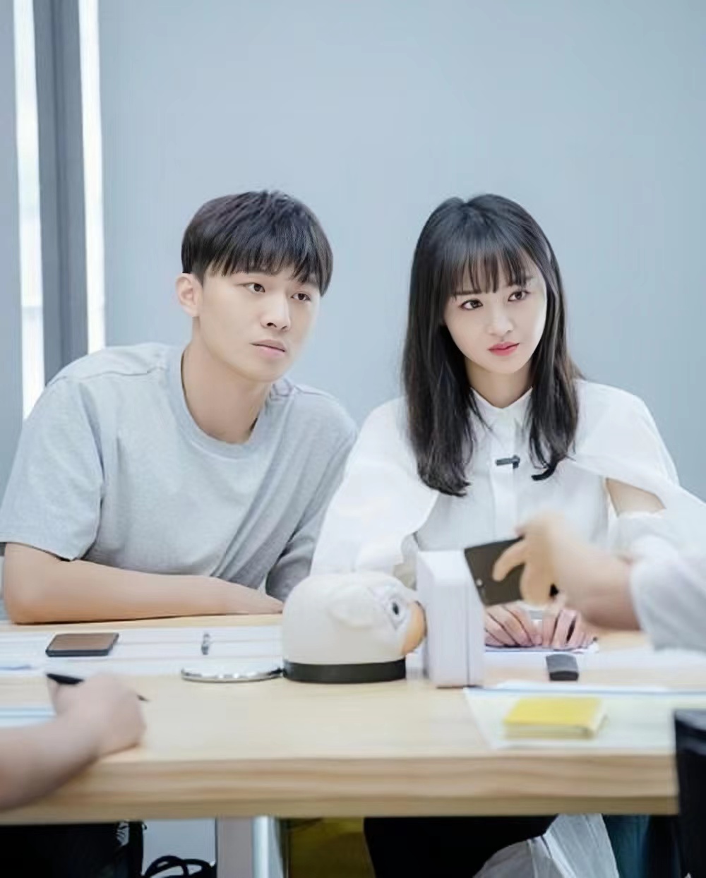 辱骂粉丝、无效宣发、卷款跑路，“家庭作坊”坑惨了这4位明星