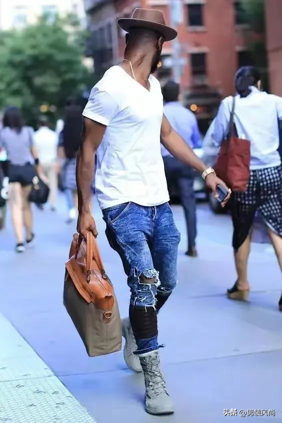 大容量包包高级感简单大方搭配,夏季型男必备的6款包包搭配指南