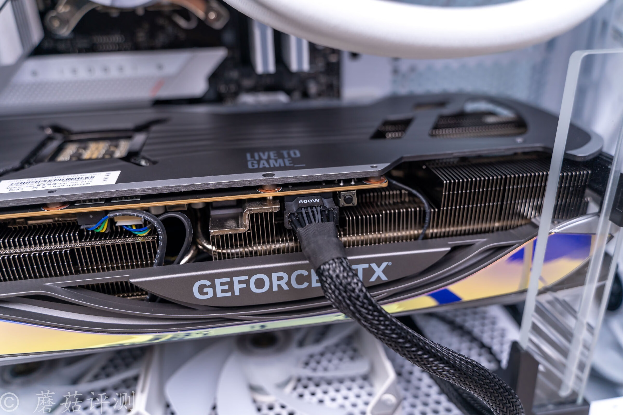 外观精致，散热优秀，适合干活，索泰RTX4090AMP显卡评测