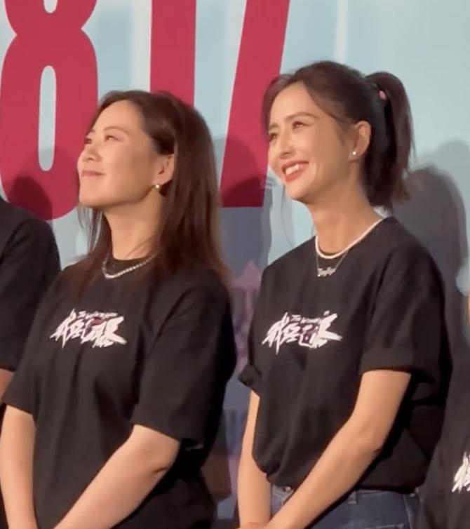 陈思诚现身佟丽娅首映礼接受采访,陈思诚亮相佟丽娅新片首映