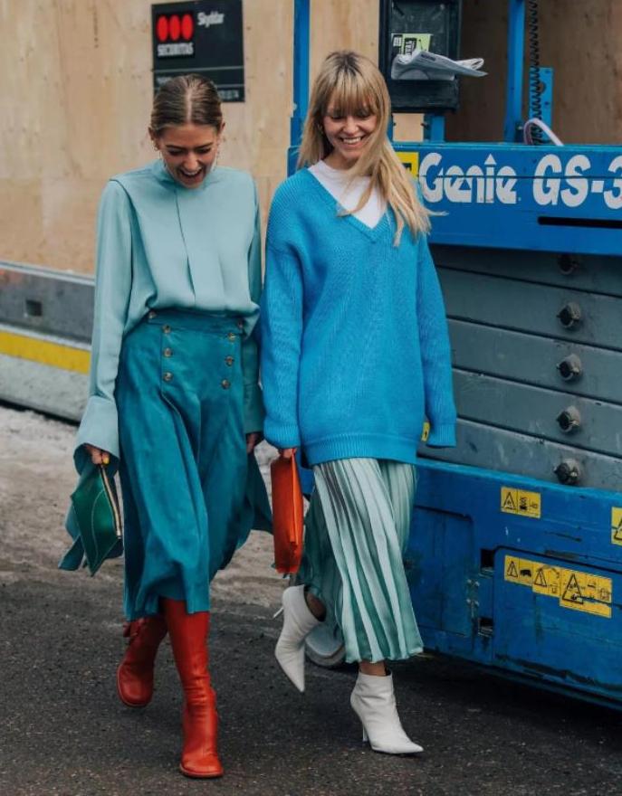 淡淡薄荷绿颜色适合中年女人穿吗,40多岁穿杏色好看还是浅绿色好看