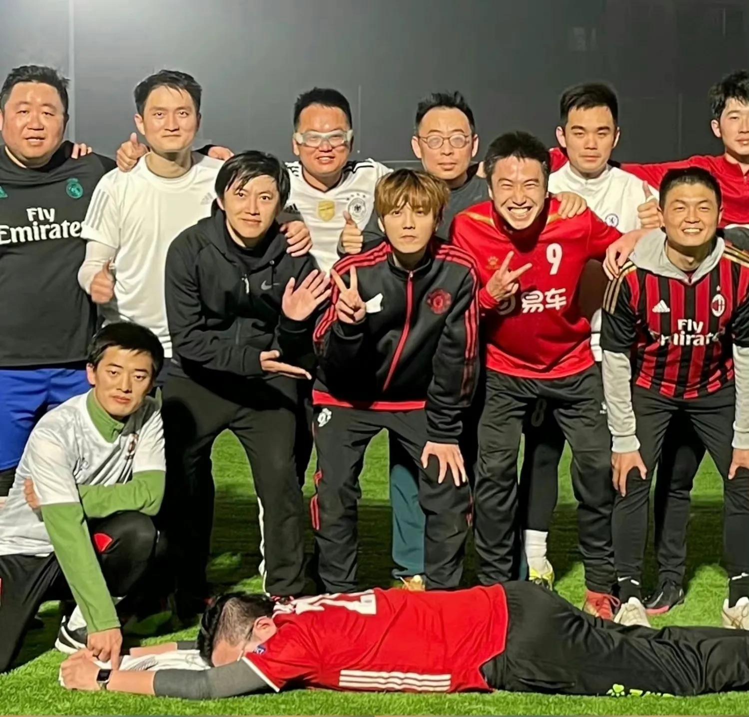 鹿晗在足球场表现,鹿晗最新球场照片