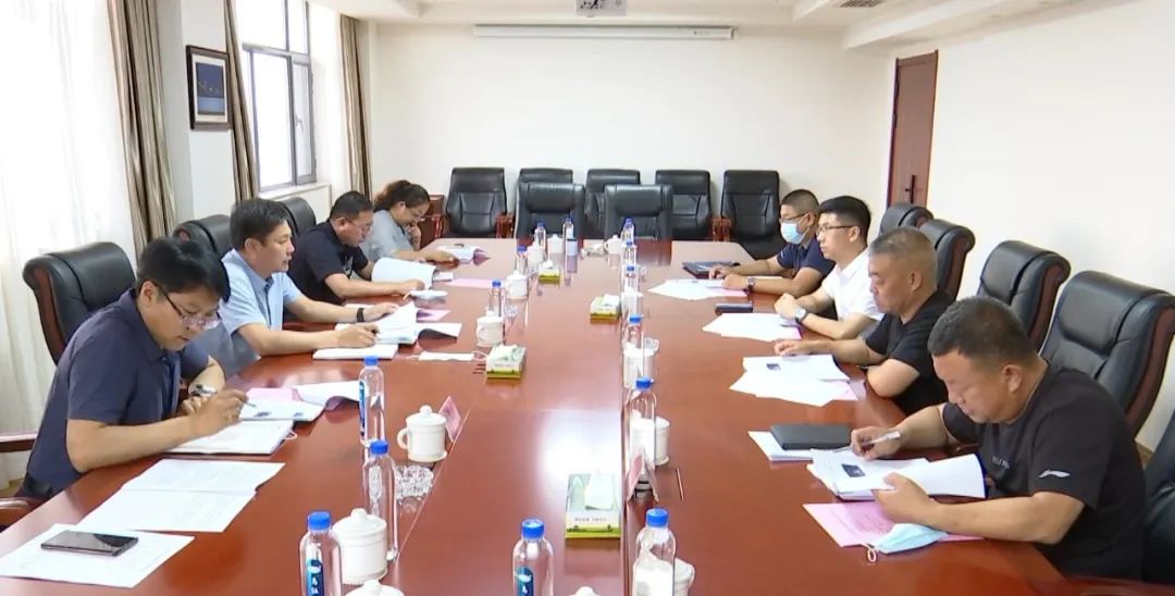 乌拉盖管理区与山东亚捷通用航空有限公司座谈