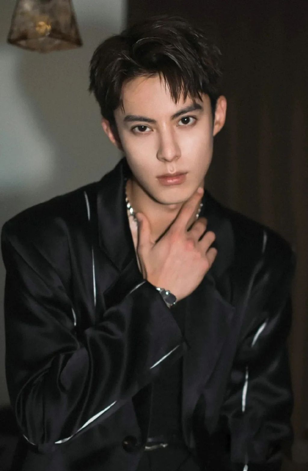 一款最帅气的男士发型,成熟男士头发稀少适合剪什么发型