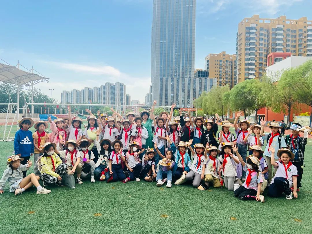 她是3个孩子的妈妈英语翻译,她是三个孩子的妈妈