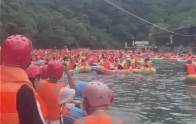 景区回应有游客集体喊退票,如何看待景区上千游客退票事件