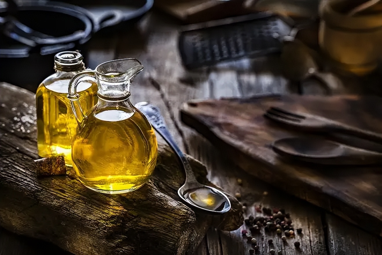 宝宝多大吃食用油比较合适,宝宝几个月可以吃食用油