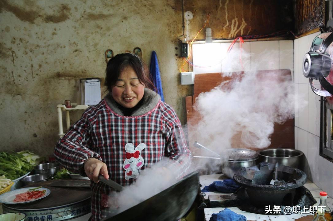 湖南邵阳夫妇在乡场镇给老人拍照月入过万,农村创业有五个风口