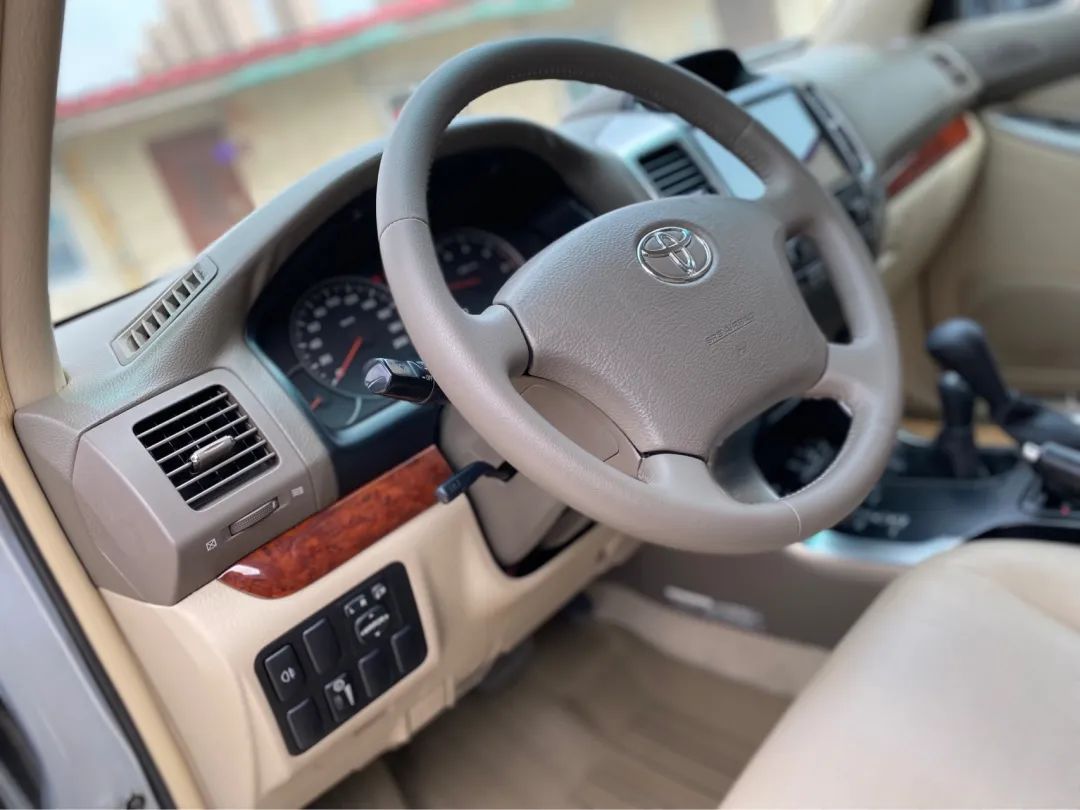 2003年的丰田老霸道，33万公里“车况残旧”，翻新复活变新车