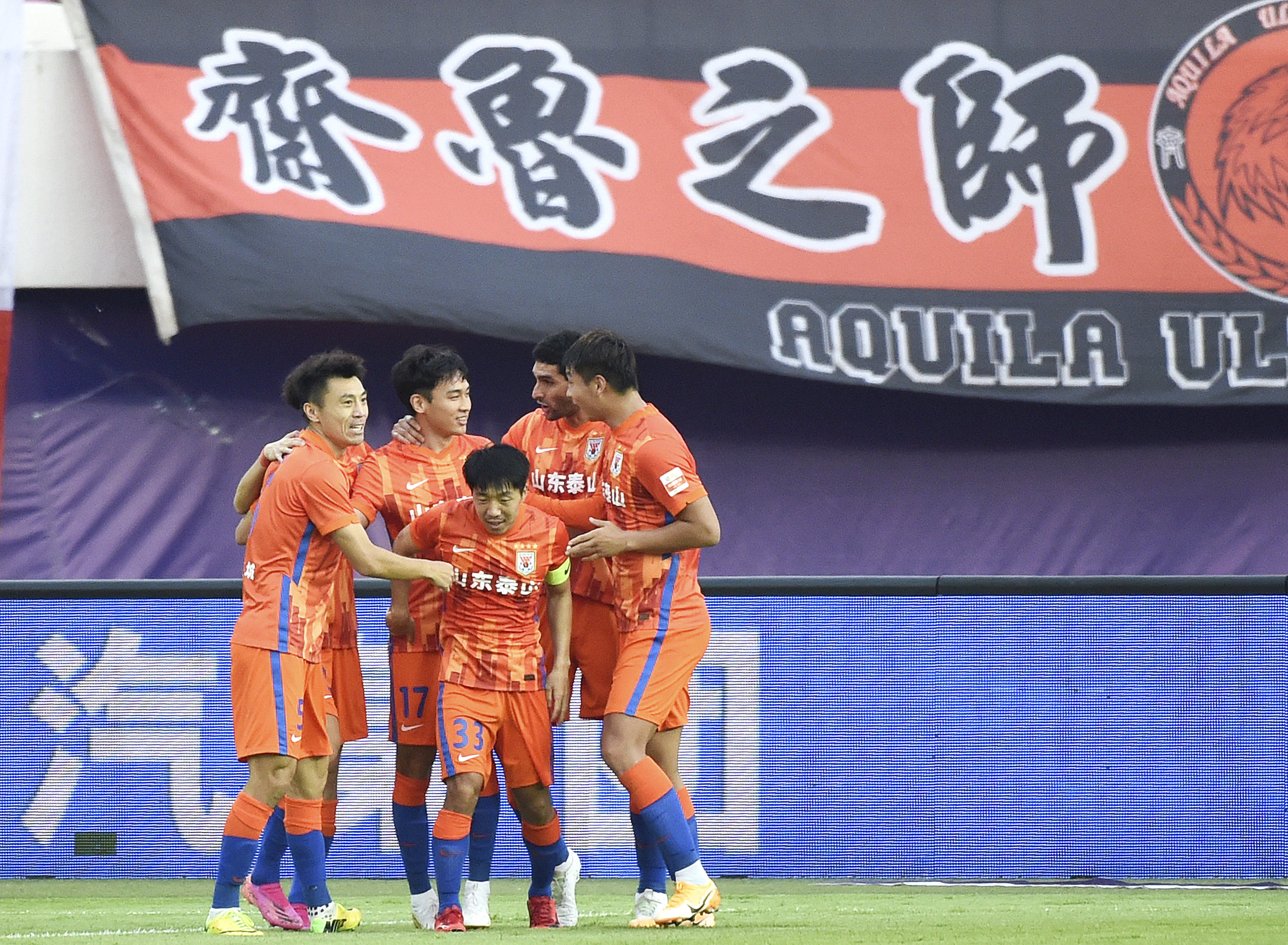 齐鲁雄师:盘点山东足球历史最佳11人,身材高大,头球优势明显