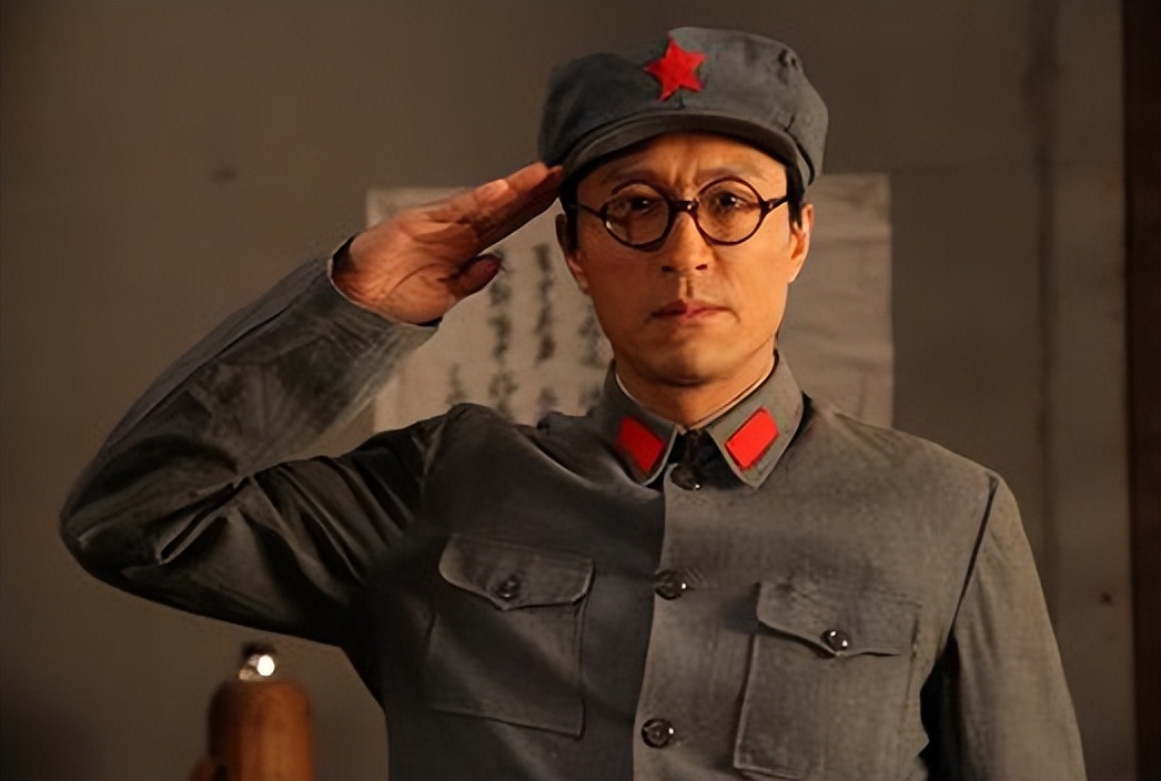 古人指出北平建都有巨大弊端，毛*东泽**也犹豫，一高人帮他下定决心