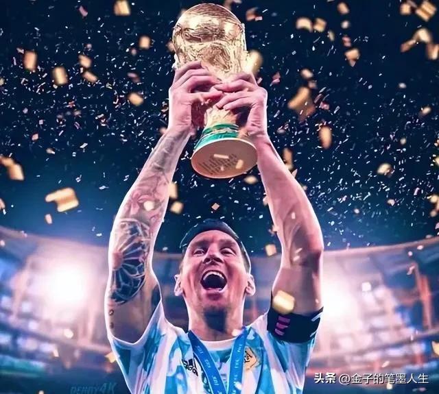 他身材矮小，却成为足坛巨星。他今年35岁，却还在续写传奇