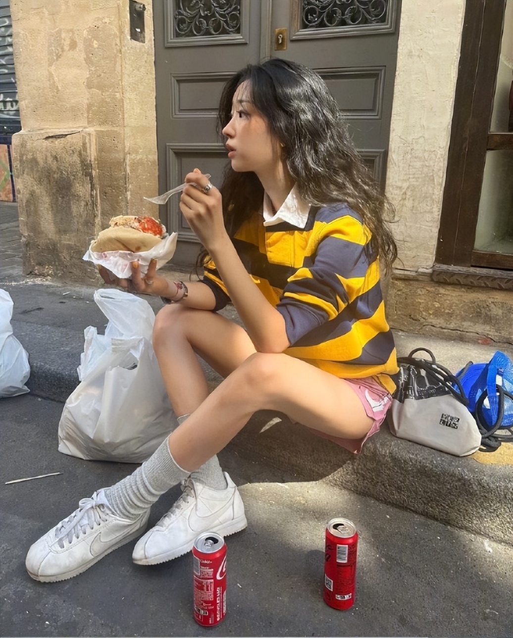 最近又有新的core系风格出现，那就是Courtcore球场穿搭！