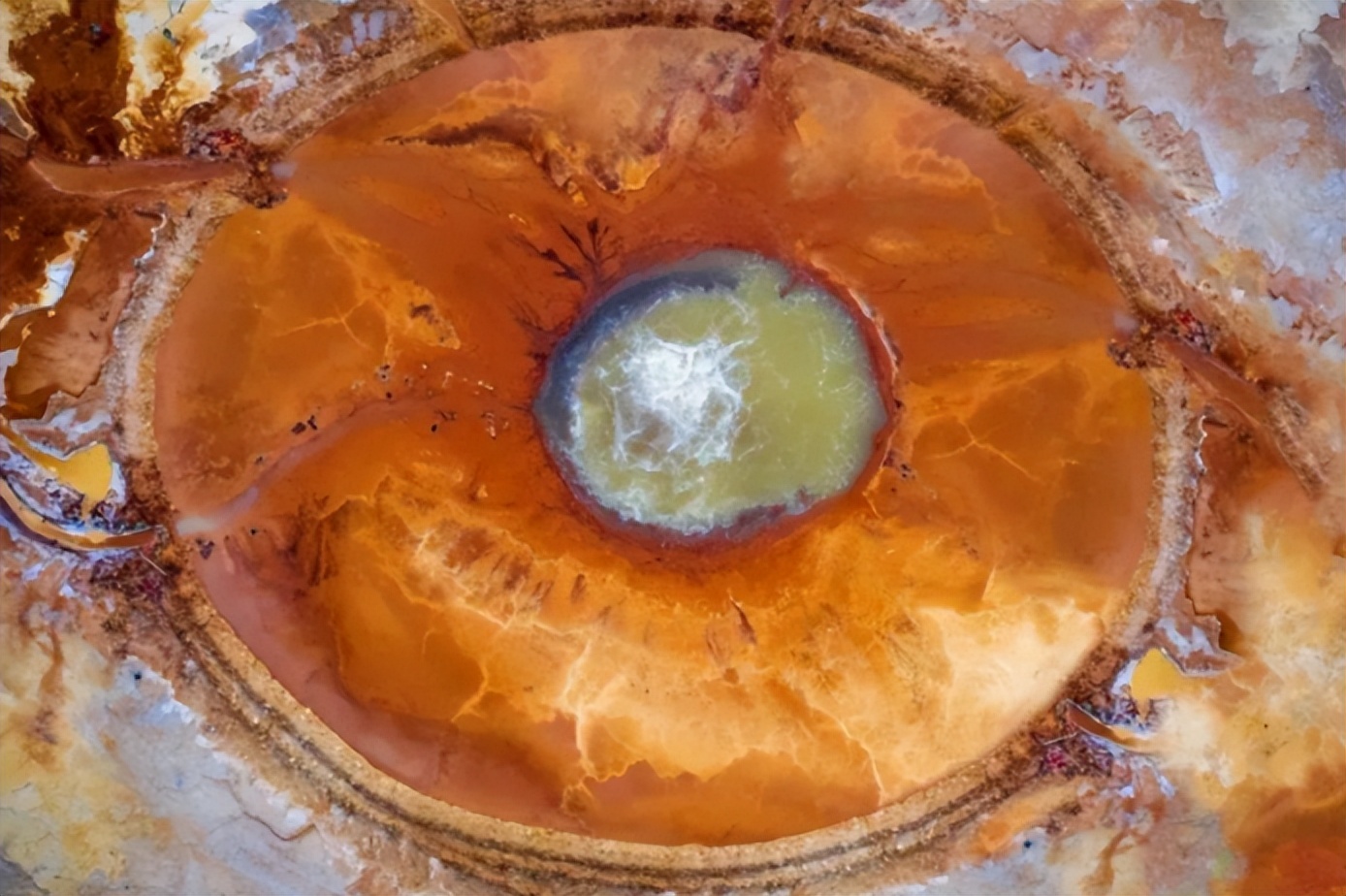 探索发现柴达木湖未解之谜,柴达木盆地的恶魔之眼的形成原因