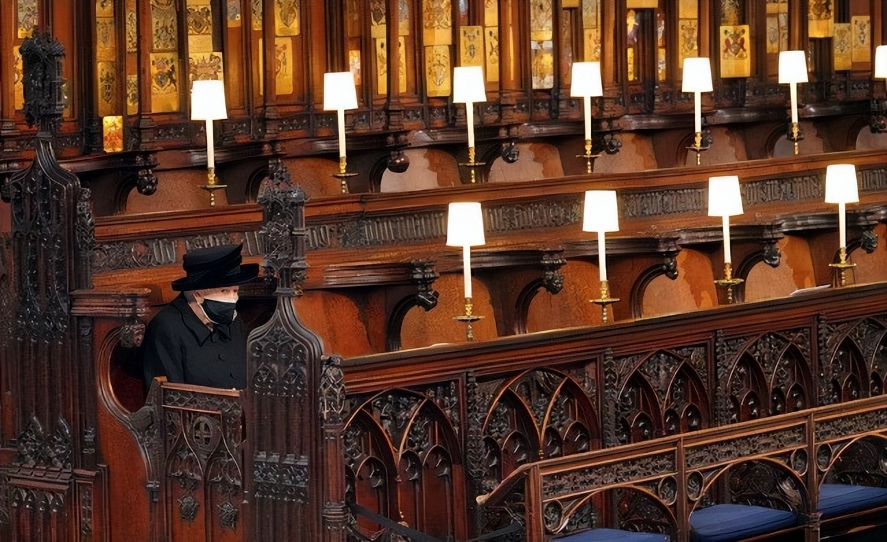 英女王棺椁下葬,英女王葬礼为什么停尸十天