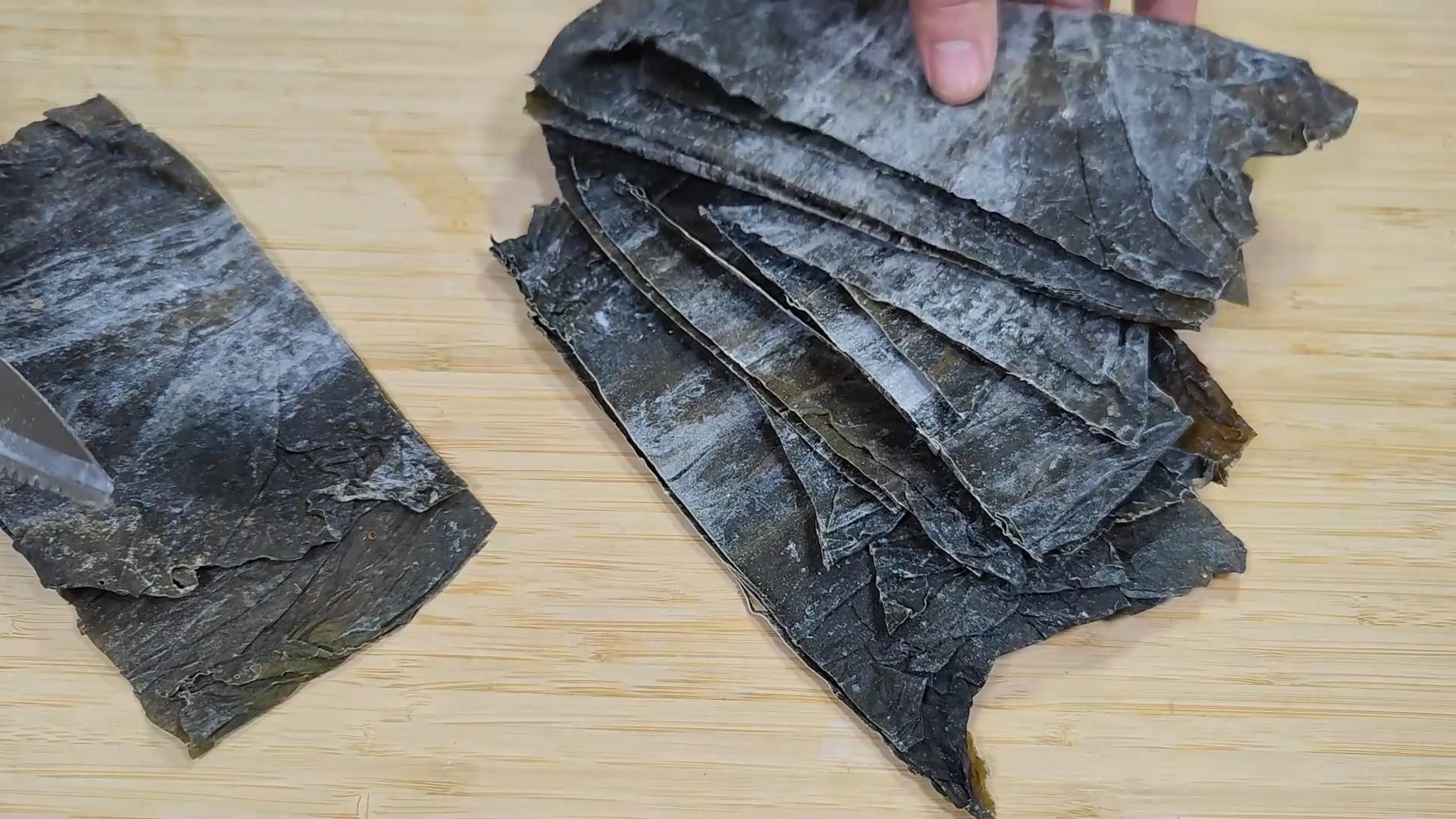 海带丝怎么快速去咸味,凉拌海带怎么去海带的腥味