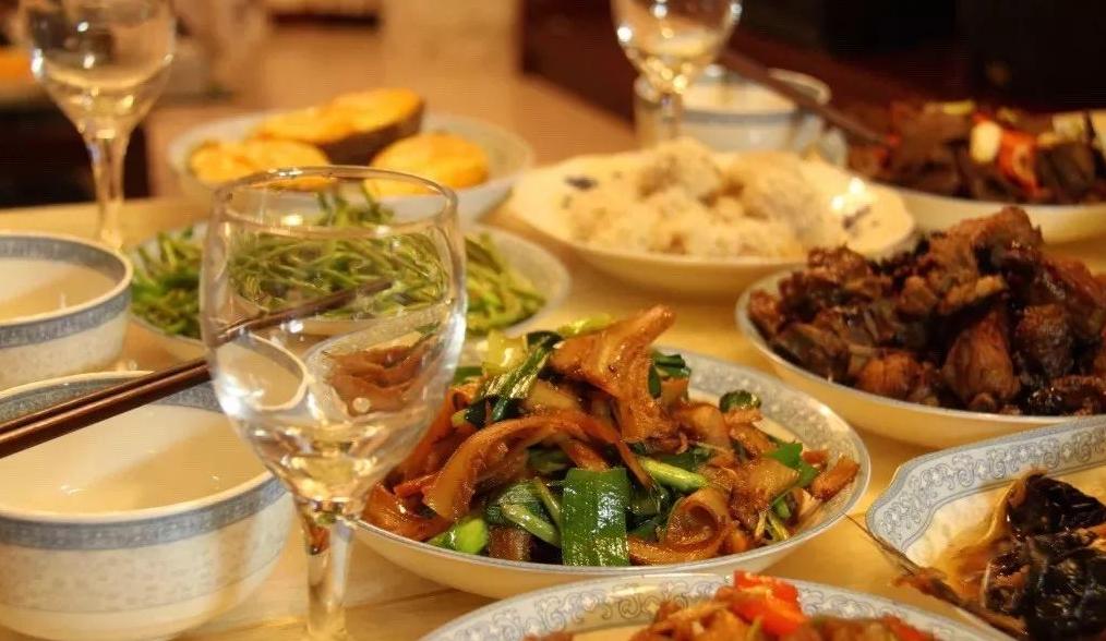 饭局上如何应对讽刺,饭局被人瞧不起