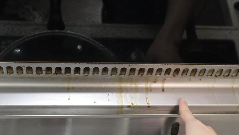 油烟机不管有多脏一个口罩就搞定,油烟机有油渍怎么洗掉