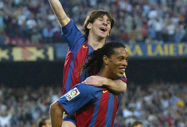 他每天酗酒泡吧，跟女人纵欲自甘堕落，从足坛巨星神坛沦落为笑柄