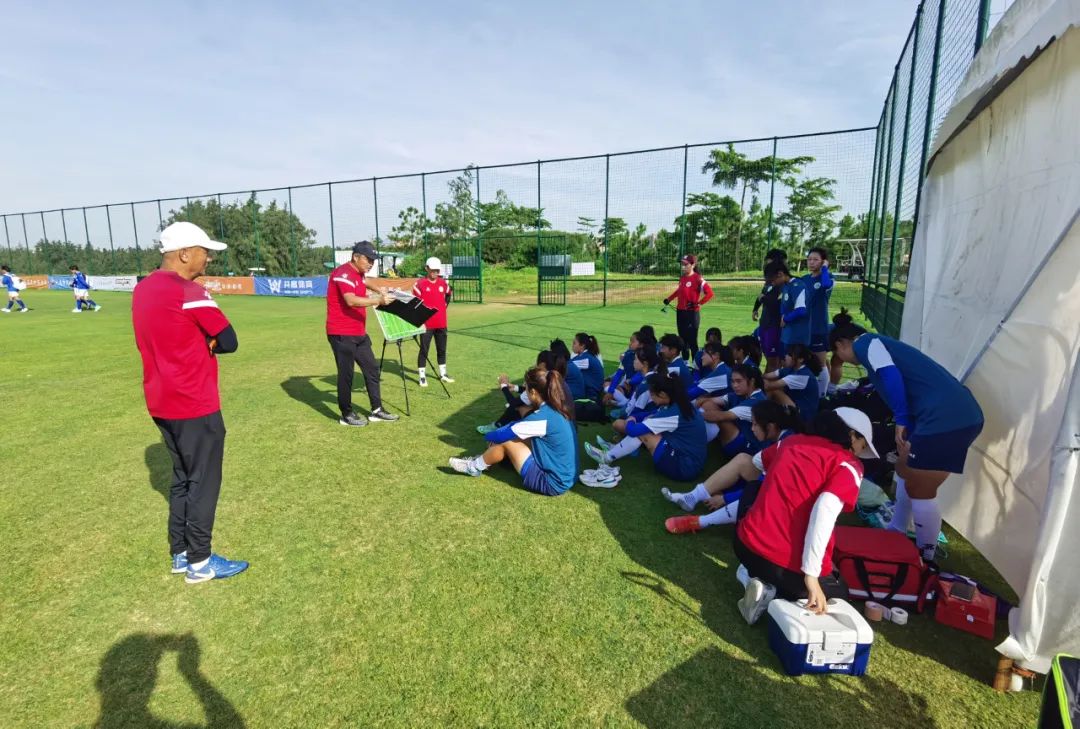 南安女足主教练,福建南安泉工女足出征全国联赛
