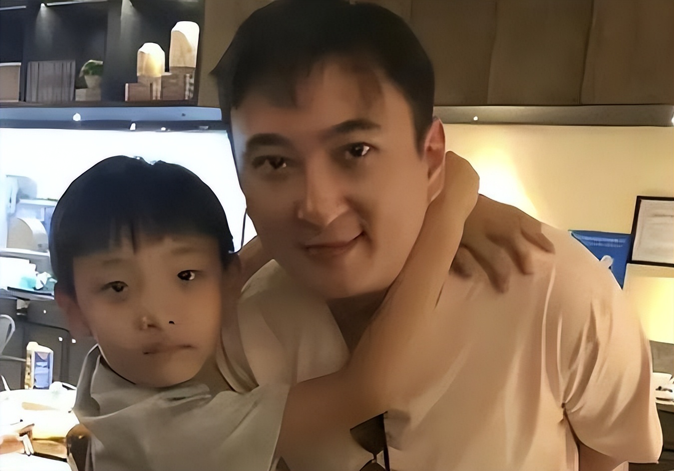 万达少爷王思聪，他的“消失”其实早就有迹可循，这是踢到铁板了