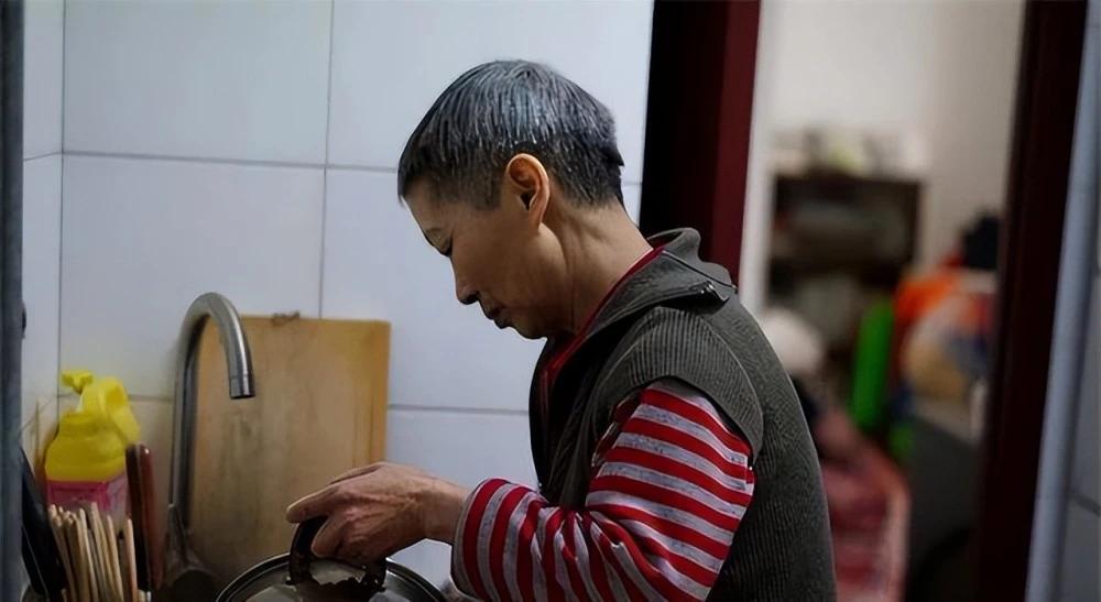 2010年失独60岁的母亲生下双胞胎,失独母亲60岁生双胞胎如今怎样