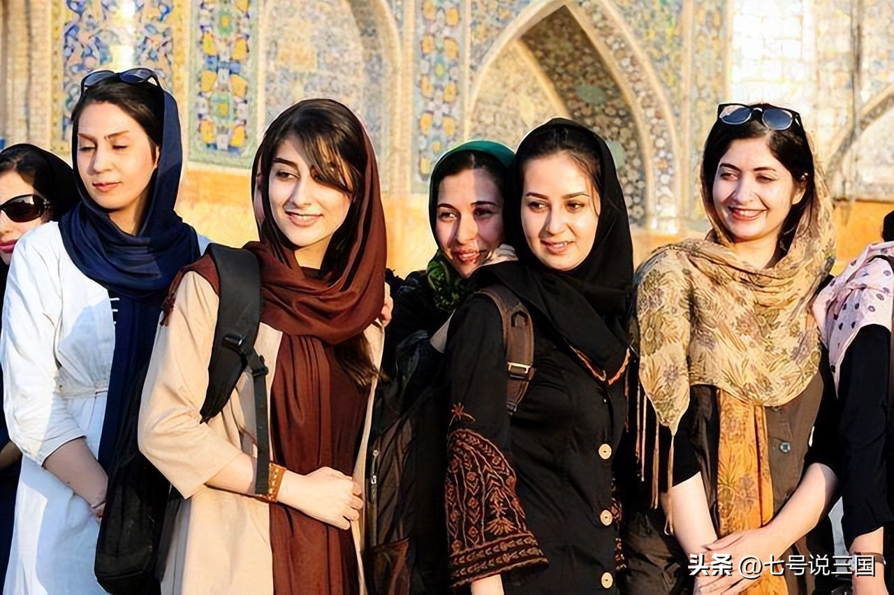 中国14个邻国哪个国家最富裕,中国最南端的邻国是哪个国家