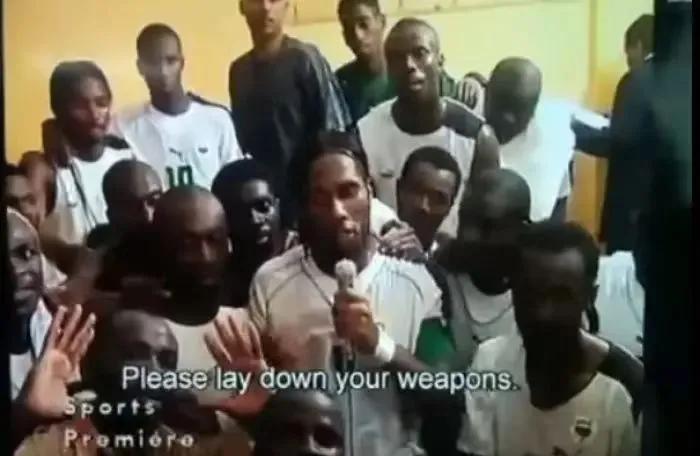 足球名人堂：他凭一己之力阻止了一场战争，是当之无愧的国家英雄