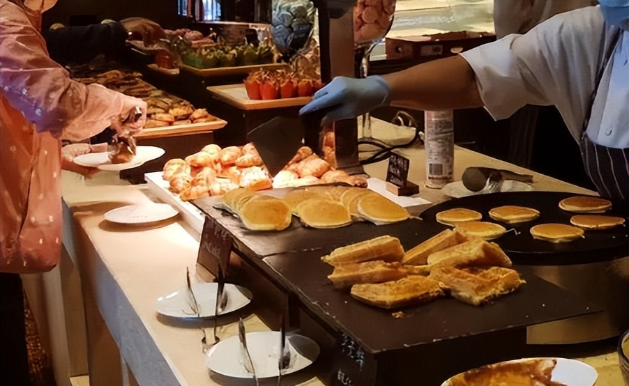 90岁老人在酒店养老,西安最好的养老院多少钱一个月