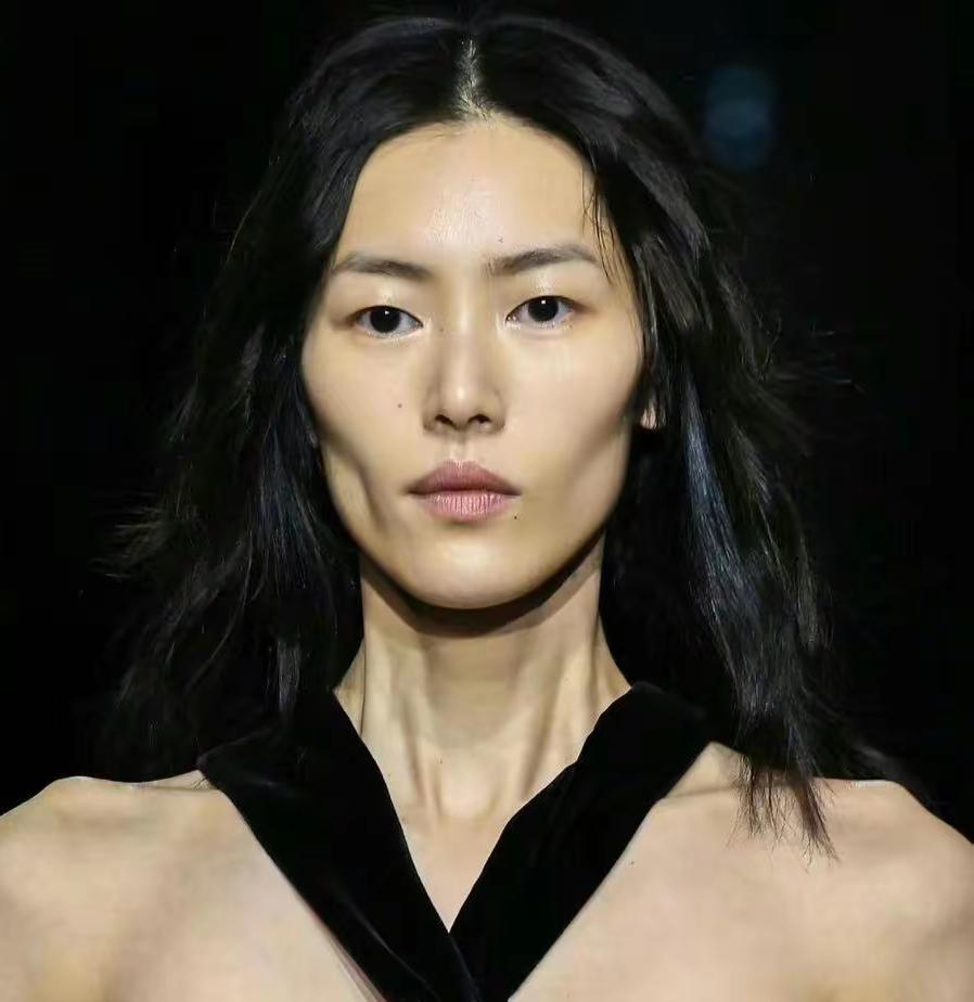 开裆裤,裸胸装,今年高奢大秀一个比一个奇葩,暴露就是时尚?