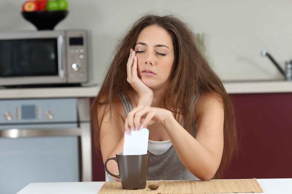 白天总犯困可能是什么疾病,白天老是犯困是什么病的前兆