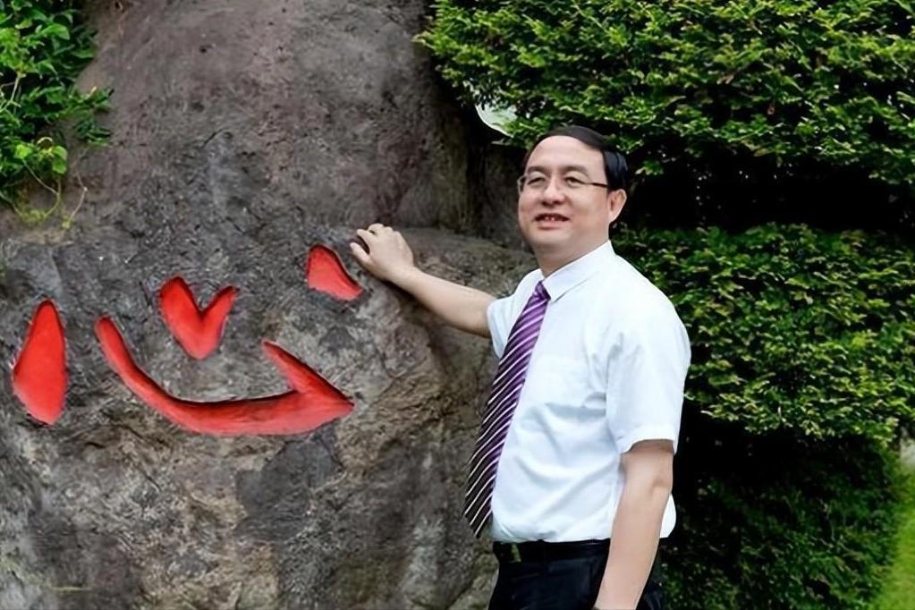 浙江“色贪”王胜战，玩弄百名女教师，糟践18名女学生，敛财3亿