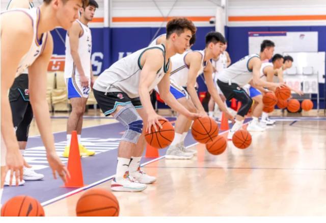 7人合同到期后！北控男篮会彻底重建吗？场均3+4顶薪内线争议大